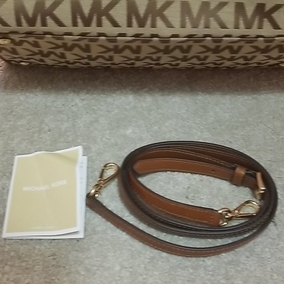 Michael Kors handbag - Picture 6 of 6